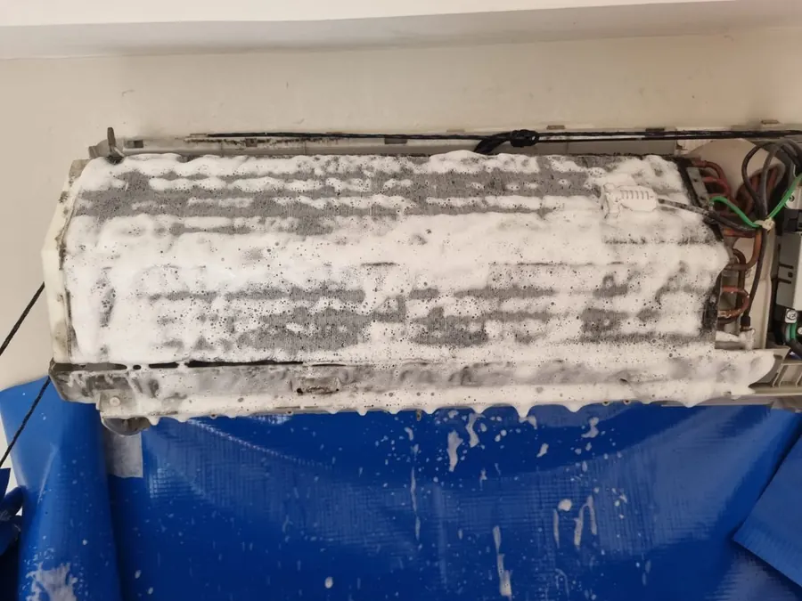 Higienização evaporador ar condicionado split - UNITEK Goiânia